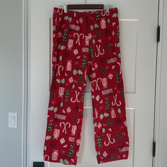 2 Pairs of Old Navy Holiday Pajama Bottoms 🎄☃️ - Picture 11 of 16